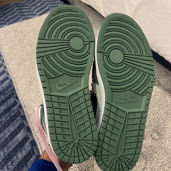 New, Never worn, Air Jordan 1 Mid SE Sneakers. Green with Pink Laces! - Picture 3 of 3